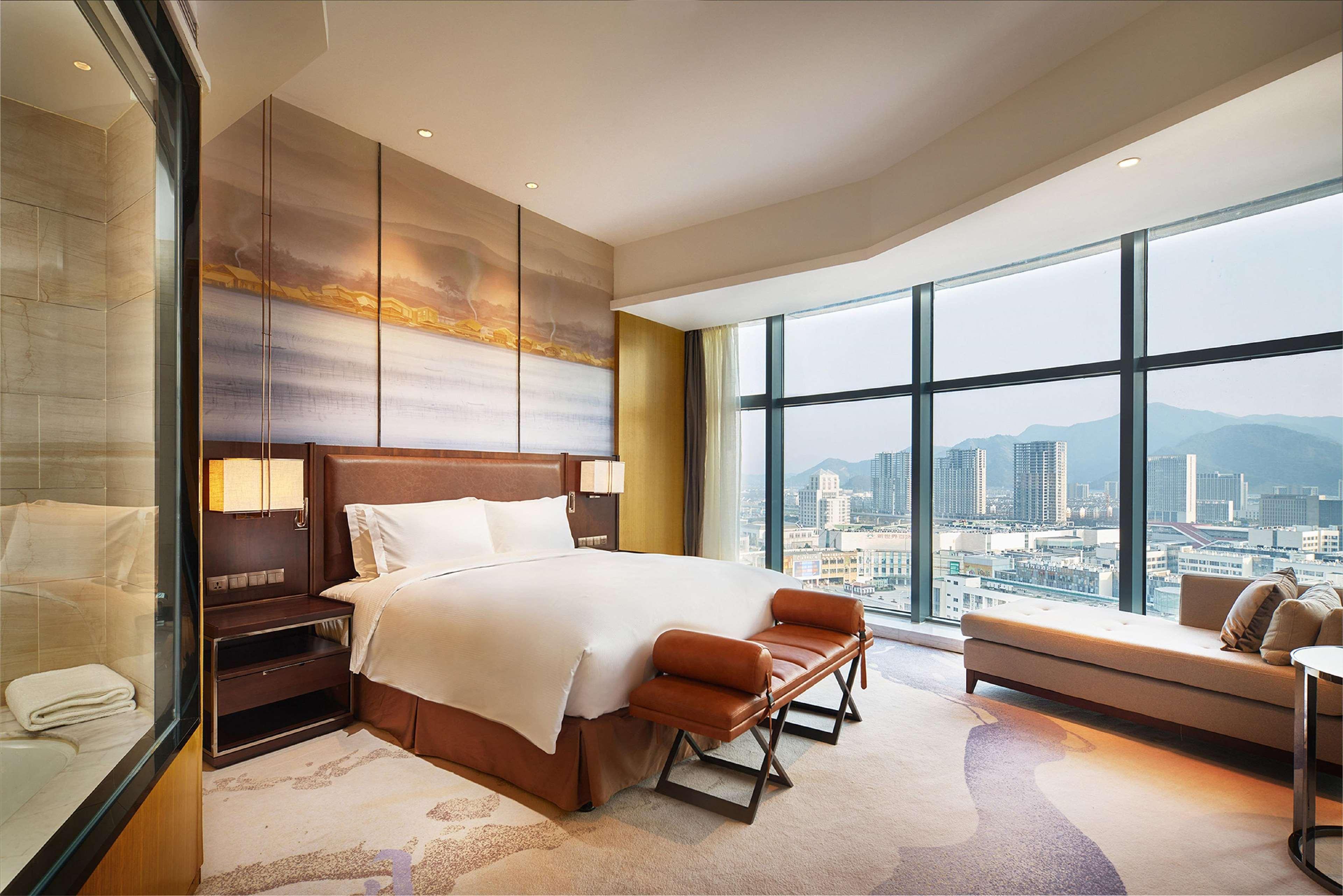 Doubletree By Hilton Ningbo Beilun Hotell Exteriör bild