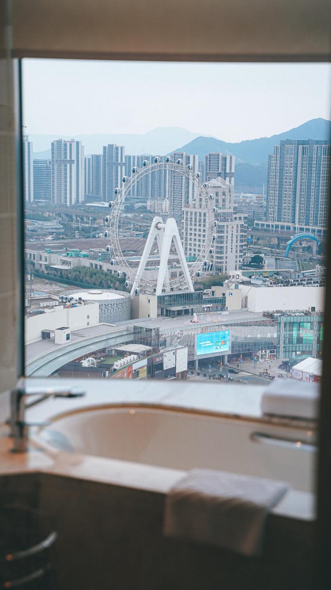 Doubletree By Hilton Ningbo Beilun Hotell Exteriör bild