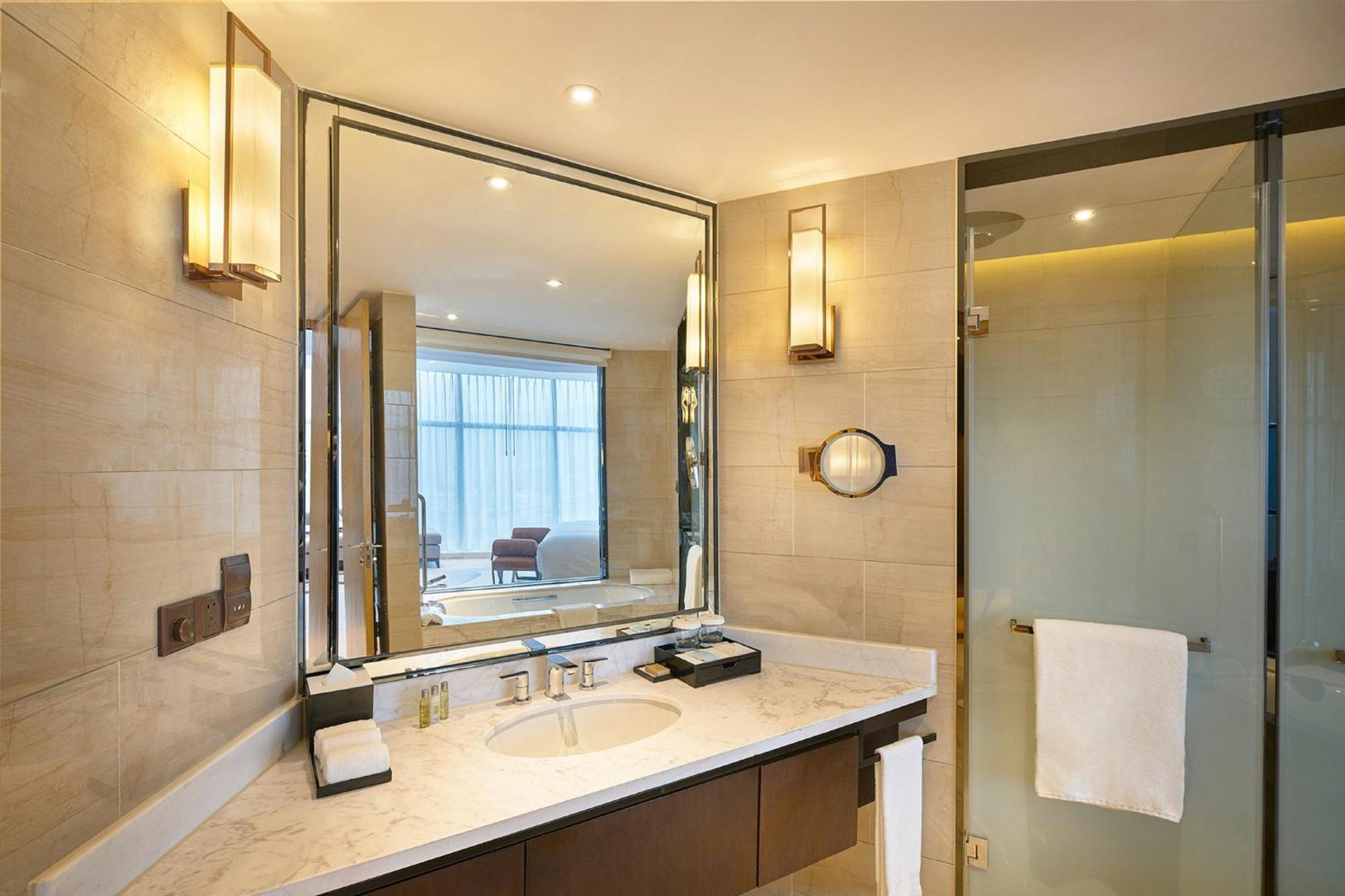 Doubletree By Hilton Ningbo Beilun Hotell Exteriör bild