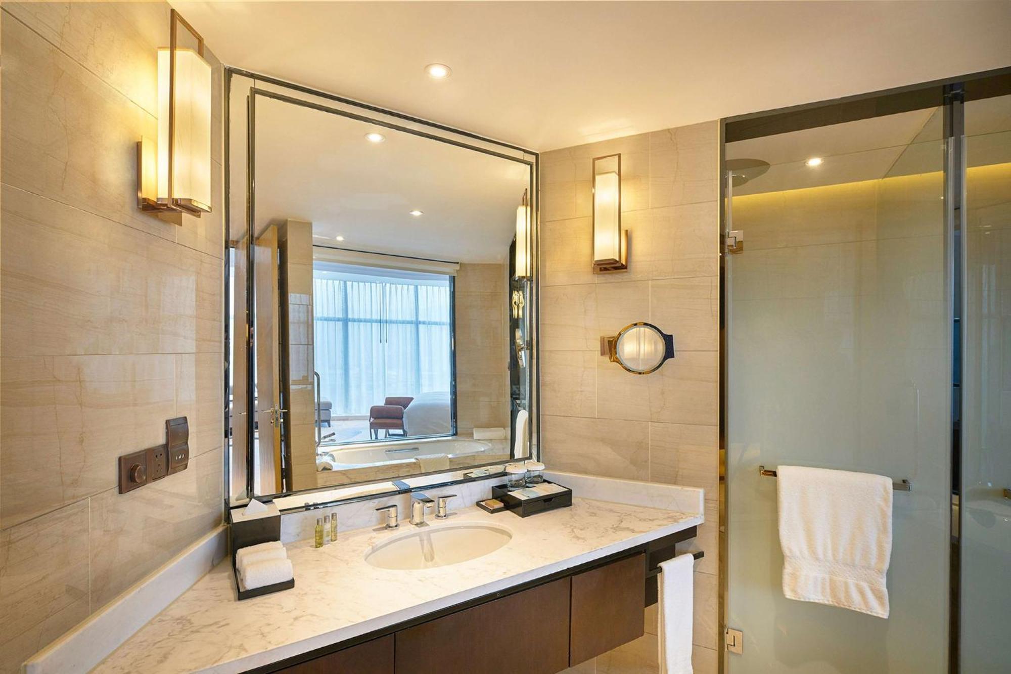 Doubletree By Hilton Ningbo Beilun Hotell Exteriör bild
